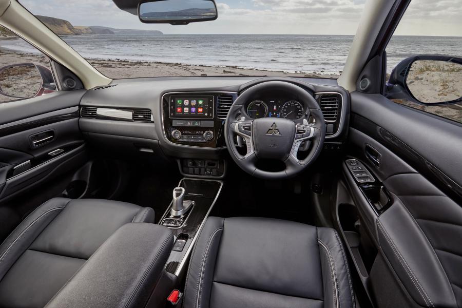 Торпедо Mitsubishi Outlander PHEV 2017 года  (AU) (фото 9 из 35)